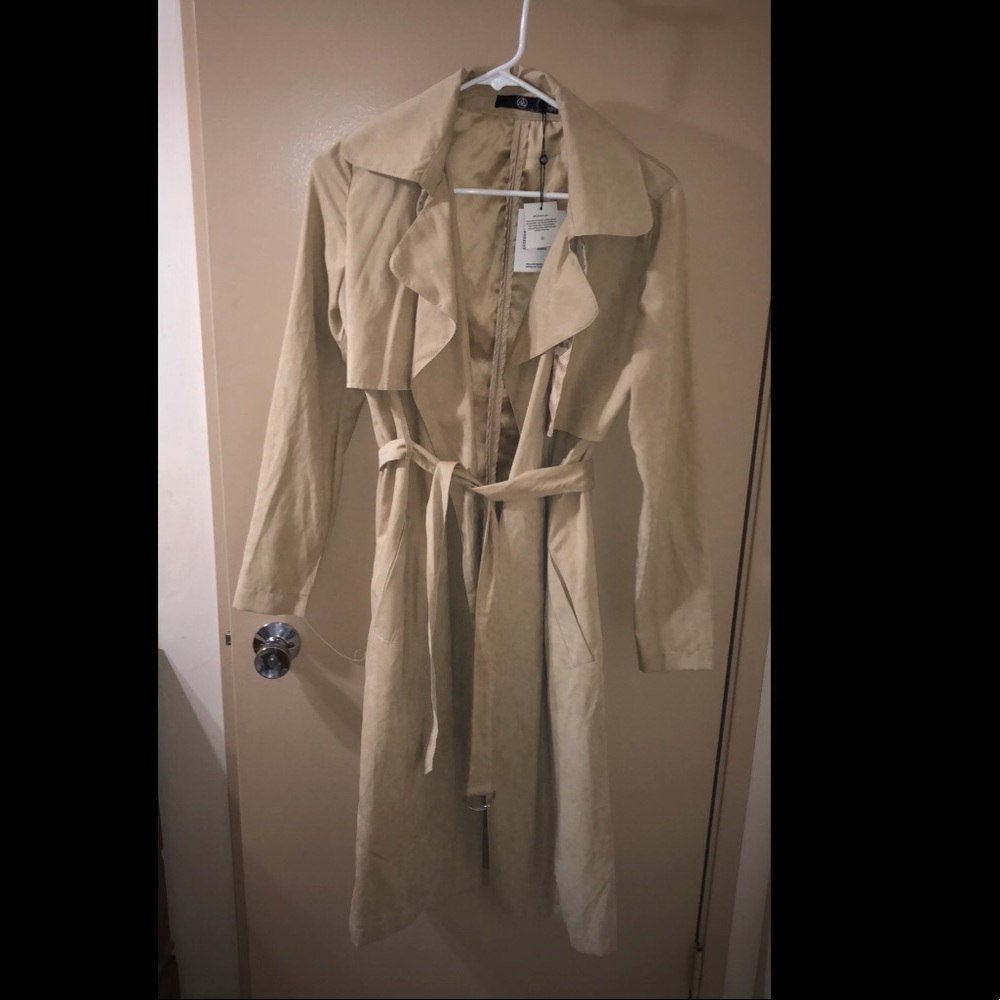 White duster / trench coat
